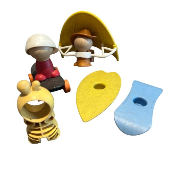 SPRIG Lot of Toys Blue Car Paraglider Skateboarder 6 Little People - Picture 7 of 10